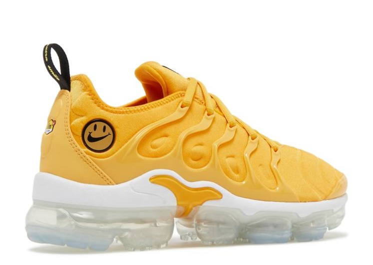 Nike Wmns Air Vapormax Plus - Go The Extra Smile